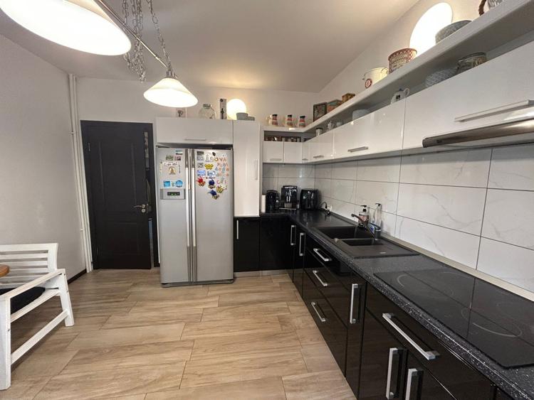 Casa de vanzare , 6 camere , 200 mp , Zona Cetate