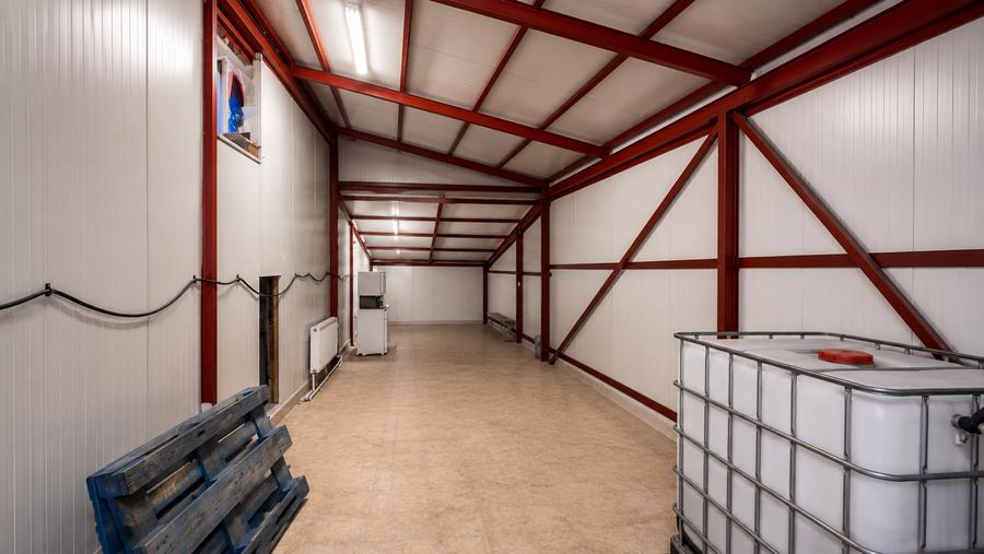Proprietate industrială comercială de vânzare   11.574 mp teren, acces TIR-A7
