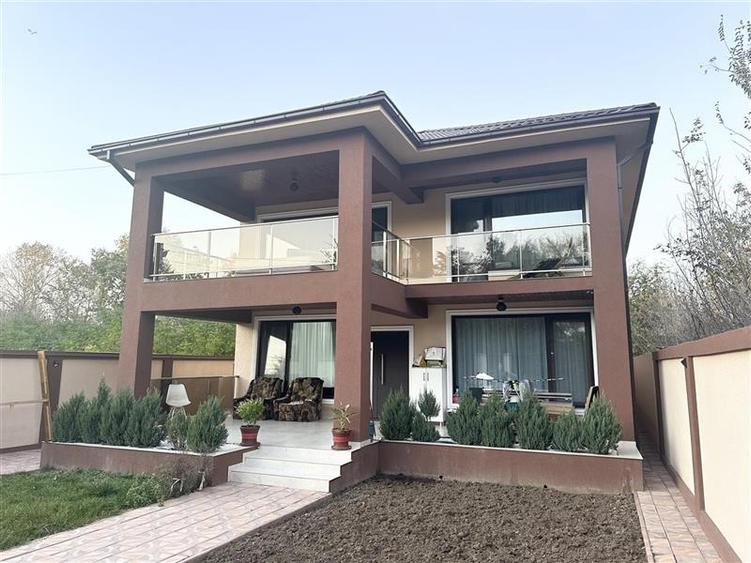 Casa de 300 mp, amplasata pe teren de 500 mp, Mamaia Nord