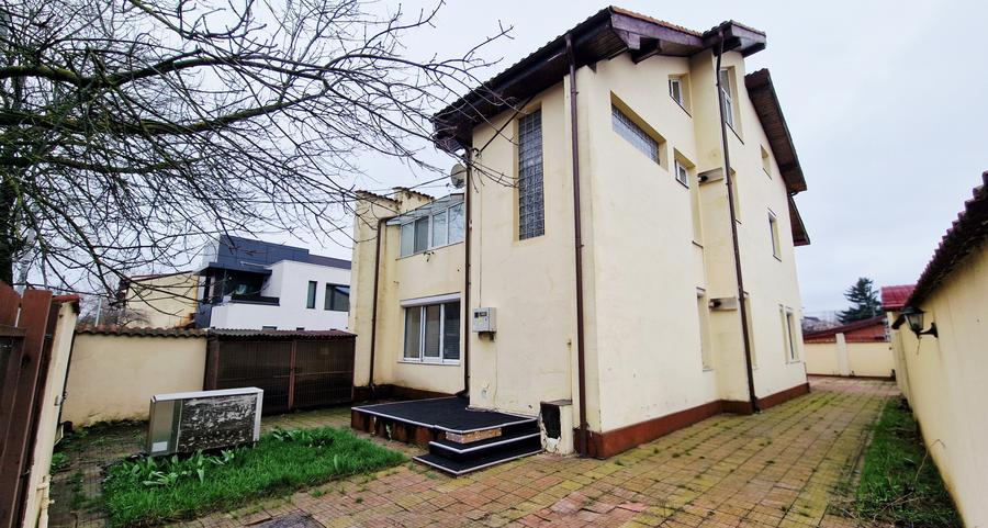 Vilă P+1+Pod, 320 mp, Teren 544 mp, Damaroaia