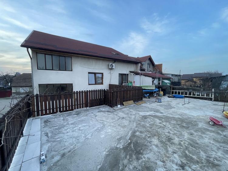 Casa S+P+E+M | 605 mp utili | 10 camere | 3 bucatarii | 4 bai | 3 terase | Garaj