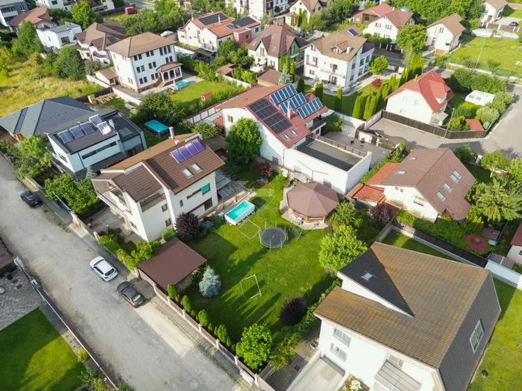 Casă / Vilă premium cu 6 camere de vânzare in Brasov