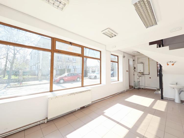Spatiu comercial 55 mp str Domneasca zona caminelor studentesti