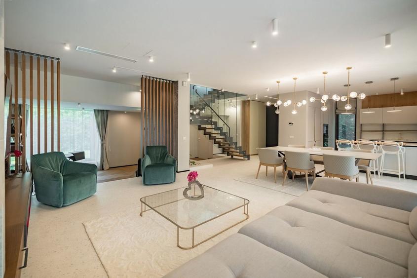 Vila cu 6 camere in Amber Gardens