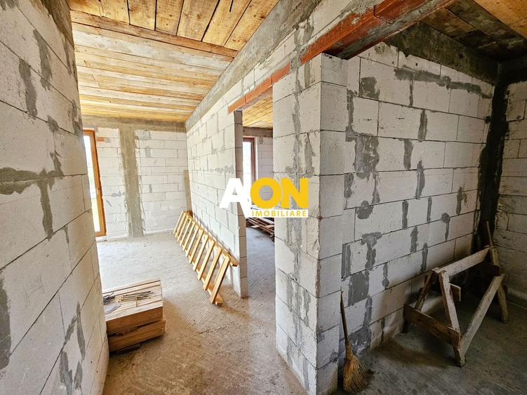 Casa la rosu, 4 camere, 301 mp teren, P+1, zona Alba-Micesti
