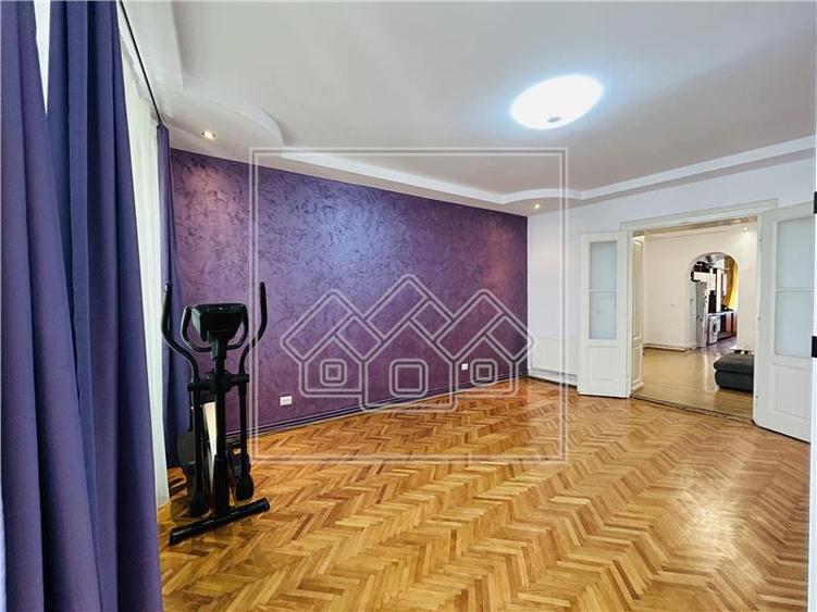 Apartament cu 2 camere, pivnita, pod, 63 mp utili, pret negociabil