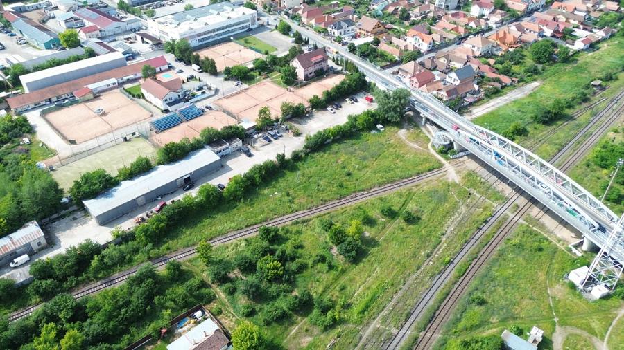 Teren intravilan 16058 mp + hale Calea Surii Mici