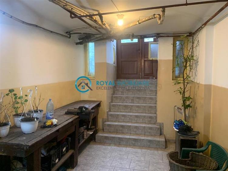 Royal Imobiliare - Vanzare Casa D+P+M, Ultracentral