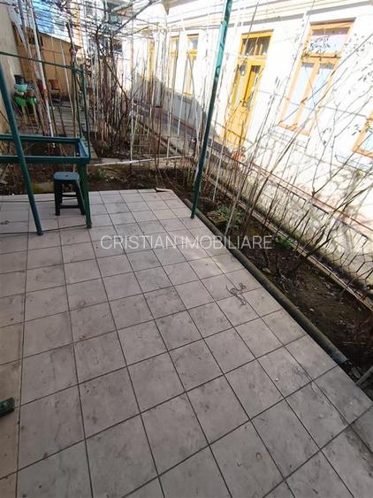 Casa pretabila 2 familii, 6 camere, teren 390 mp, zona Centrala - 8