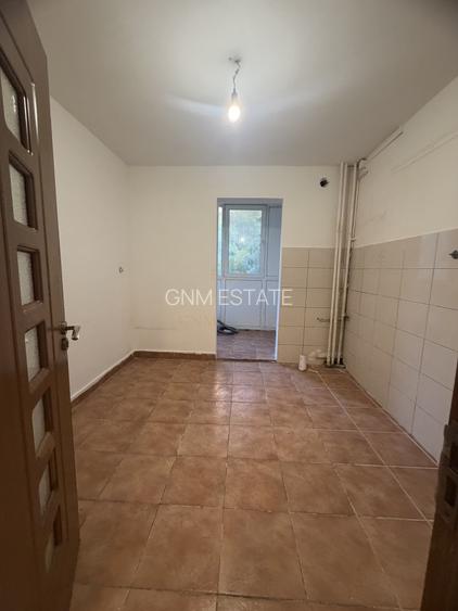 Apartament 3 camere 2 bai etaj 1/8 bloc 1981 / Liviu Rebreanu