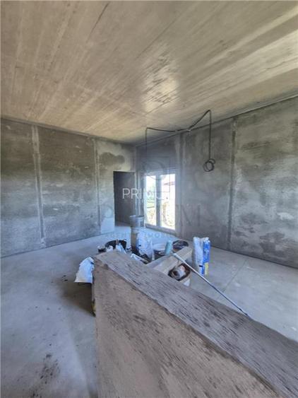 Duplex despartit prin baie - aproape de centura - toate utilitatile - 3