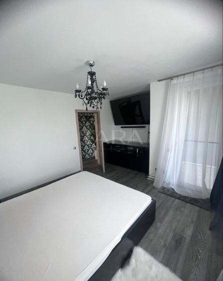 Casă / Vilă cu 4 camere de vanzare in Floresti, zona Eroilor
