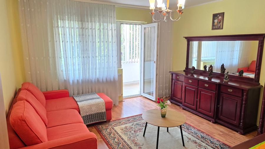 Vand apartament 2 camere decomandat in Deva, situat pe  Bld. Balcescu, etaj 2,