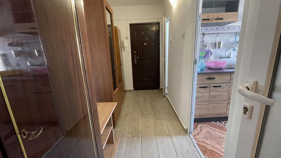 Apartament spațios cu două camere, etajul 4 cu acoperiș.