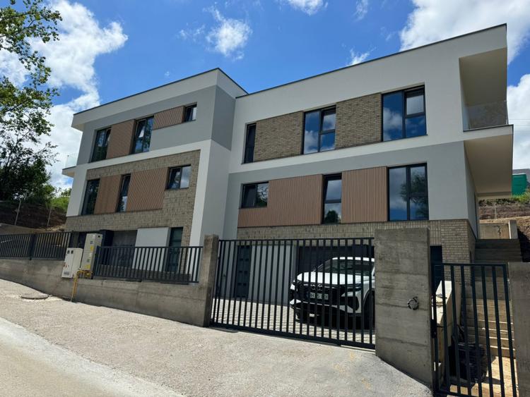 De vânzare - Duplex cu 4 camere semifinisat - Tăuți - 160 mp util - Florești