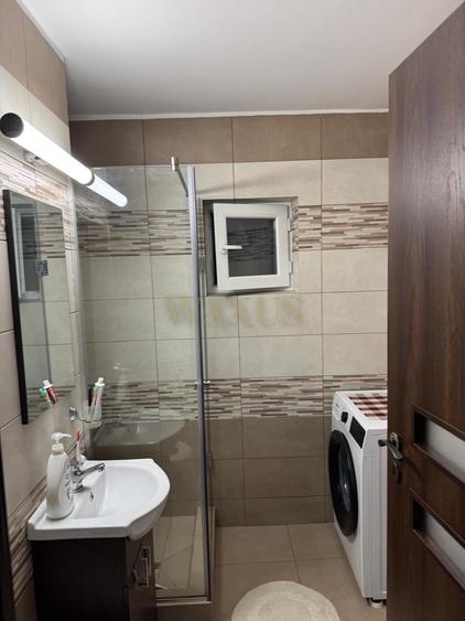 Apartament 2 camere, decomandat, dublă orientare, etaj 3, zona centrală