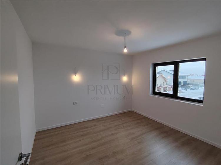 Duplex despartit prin camera tehnica - 2 dormitoare - 2 bai - zona foarte buna -