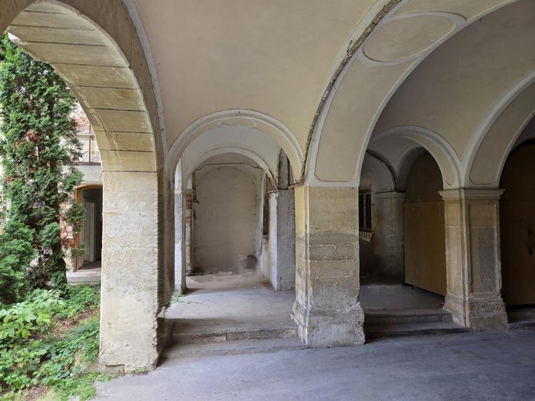 Apartament spectaculos de 78 mp de vânzare în Palatul Teleki – Clădire monume