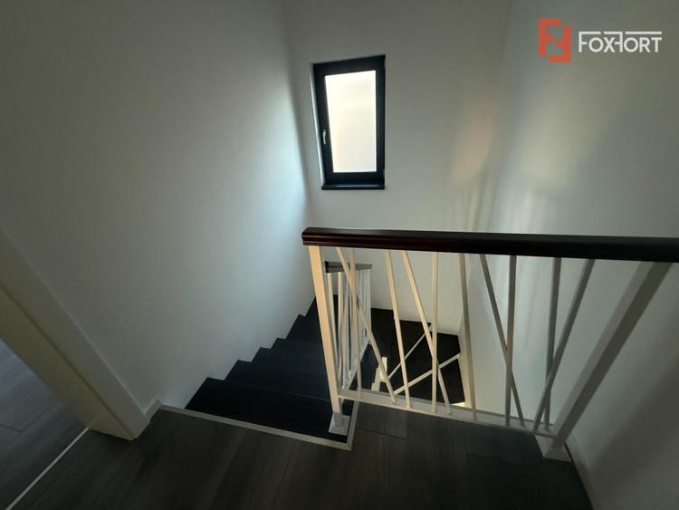 Comision 0%Duplex 5 camere 124 mp utili, despartit prin carport, Chisoda