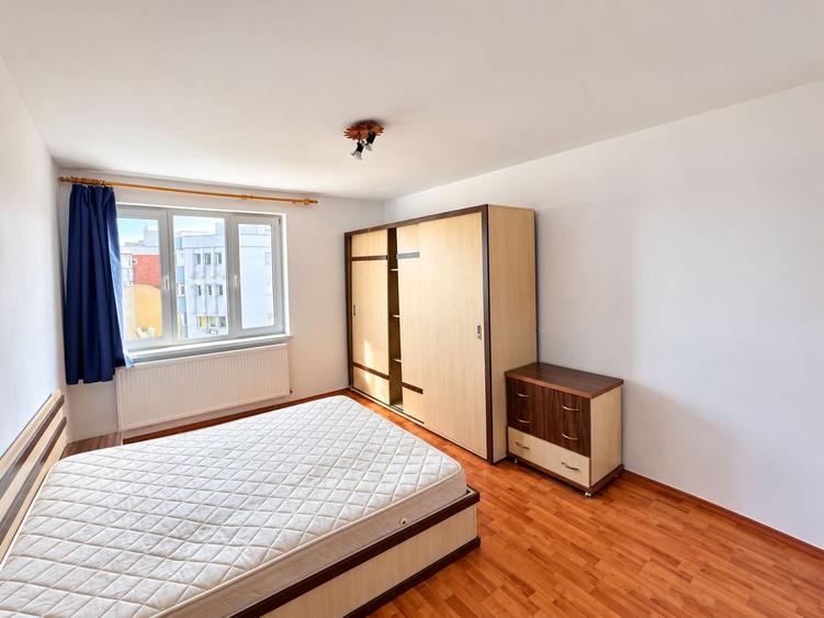Aradului-Iulius Town | 2 Camere | Etaj Intermediar | Decomandat.