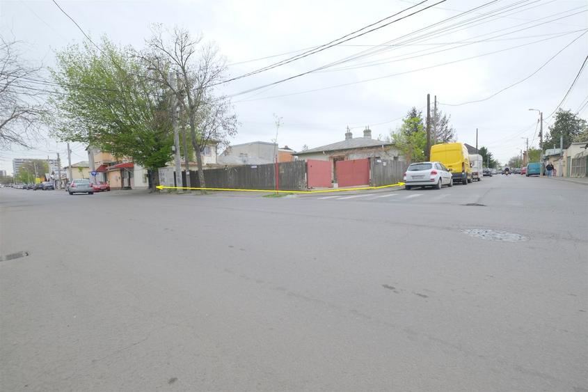 RAHOVA - Str. Muntii Carpati, imobil casa si teren 580 mp. cu pozitie de colt