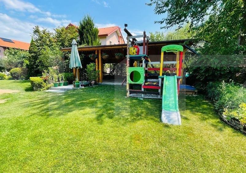 Casa de 5 camere, 310 mp, teren amenajat 1044 mp, Bucium