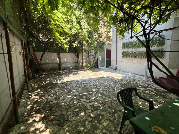 Calarasilor- Piata Muncii, vila 8 camere singur curte si teren 197 mp,