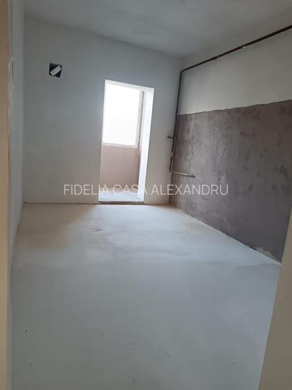 Apartament 4 camere de vanzare Centru - 2