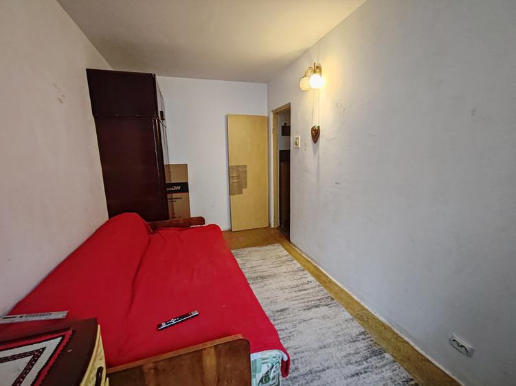 Apartament 3 camere liber la vanzare zona Astra
