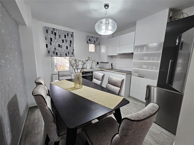 Apartament 3 camere, de inchiriat, zona Bt, Unirii