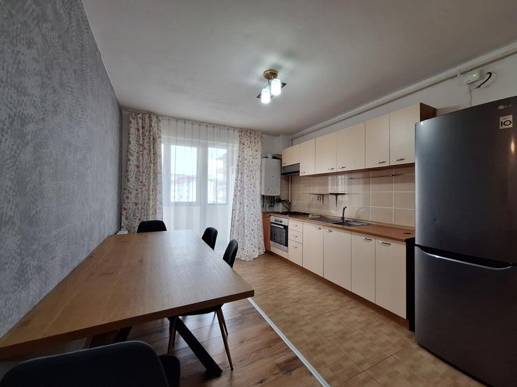 Apartament cu 3 camere, 58 mp, zona Florilor