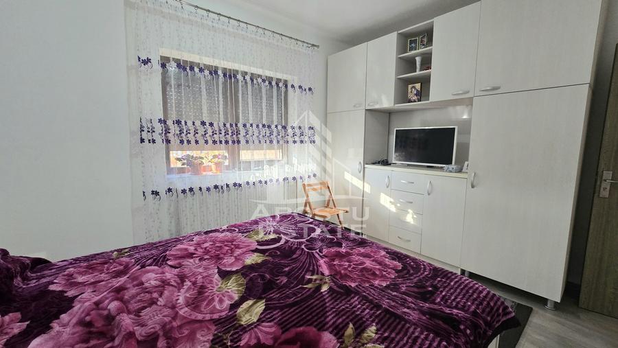 Casa individuala de vanzare cu 4 camere si garaj in Sag, vatra satului