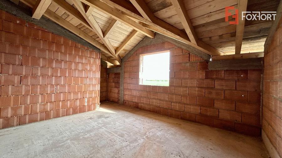 Duplex cu 4 camere si teren de 372 mp - zona Sanandrei