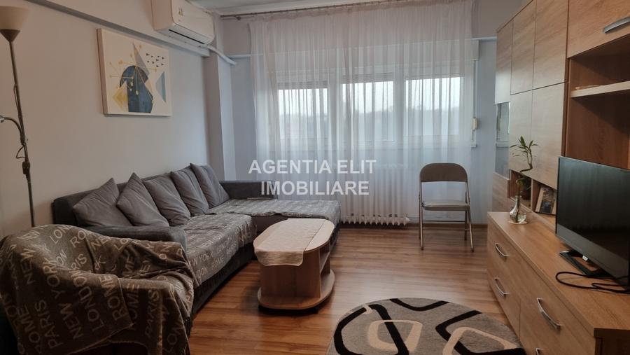 Apartament 4 camere, zona Stadion