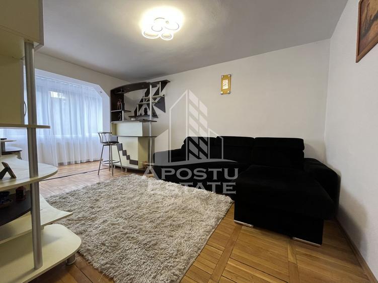 Apartament cu 3 camere, decomandat, etajul 1, zona Sagului