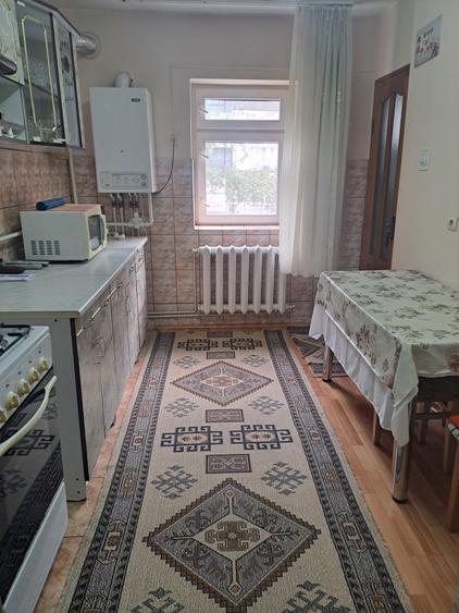 Apartament cu 3 camere,decomandat,parter inalt,zona Lama