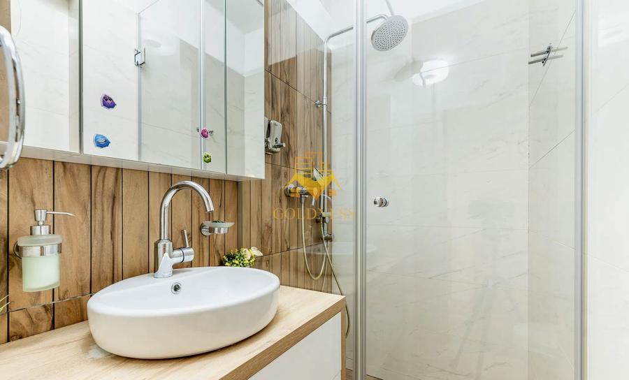 5 camere,modern,garaj, bloc nou zona Centrala, Platinia, Usamv,Motilor
