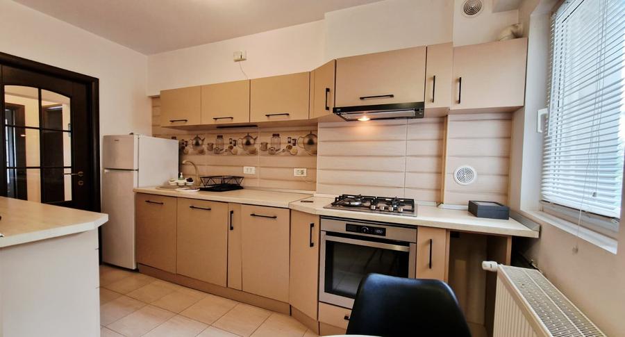 Apartament 3 camere Timpuri Noi-Sincai, etaj 2, decomandat, 2 bai, liber