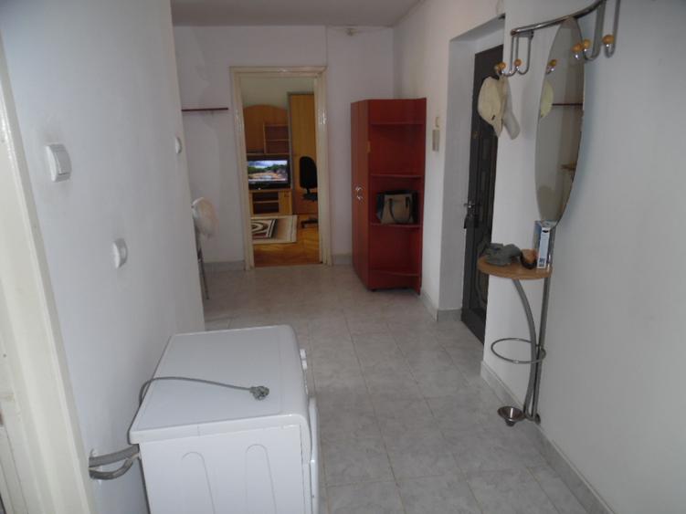 Inchiriez apartament 2 camere decomandat in Deva, zona Independentei, etaj 3,