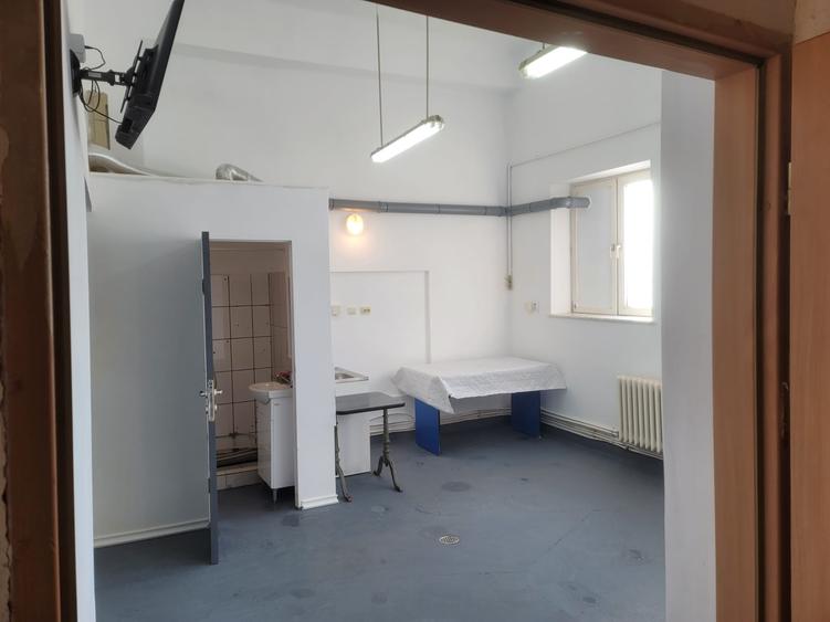 Inchiriez apartament 2 camere + 2 bai pentru muncitori, (maxim 10 persoane )