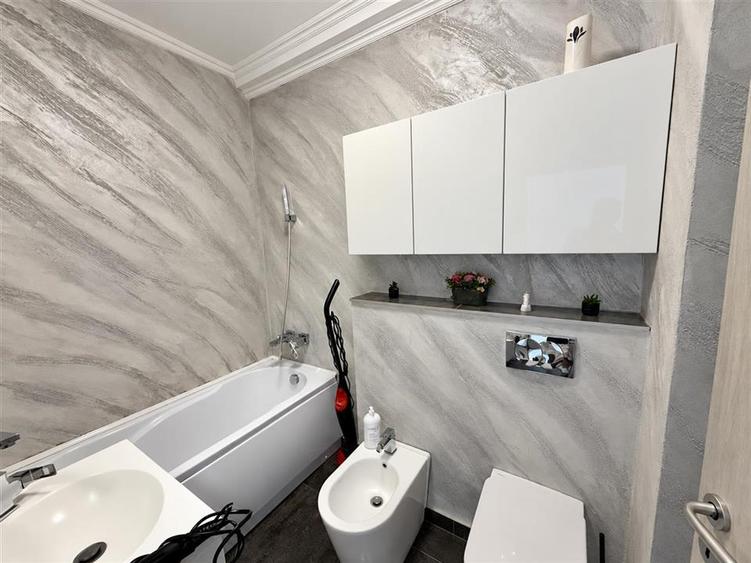 Apartament de LUX cu 4 camere 2 bai si 2 parcari in Cartier Deventer