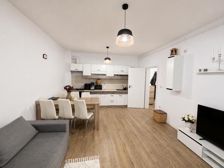 Apartament cu 2 camere, complet mobilat, loc de parcare și boxă