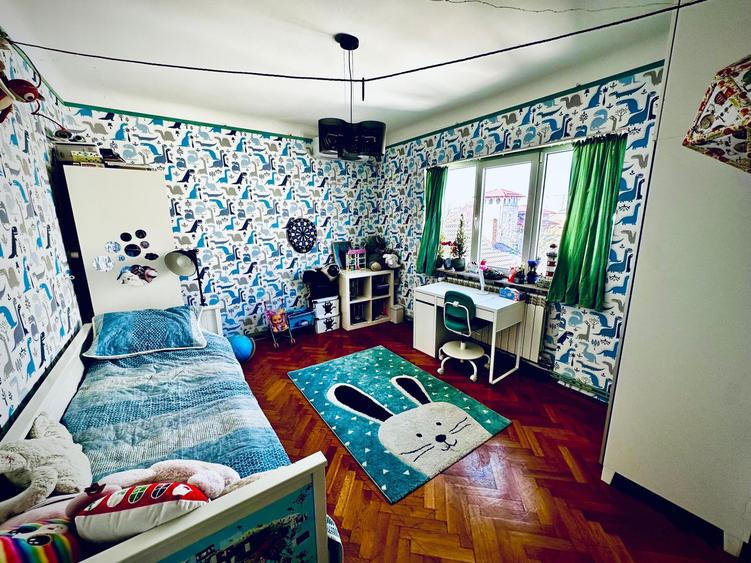 Apartament 3 camere + 1 birou,  Cotroceni, curte si gradina, metrou Eroilor