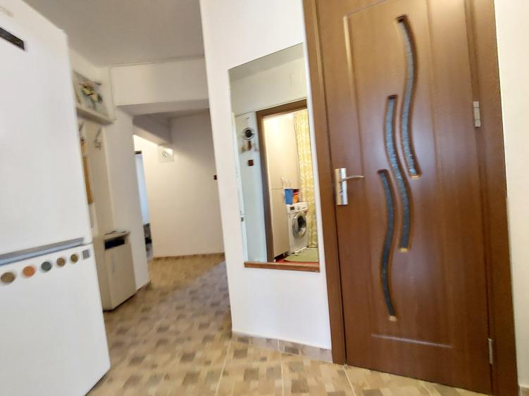 Apartament cu 3 camere zona 0 ~ etaj 5 din 6 ~ Confort 1 decomandat ~ renovat