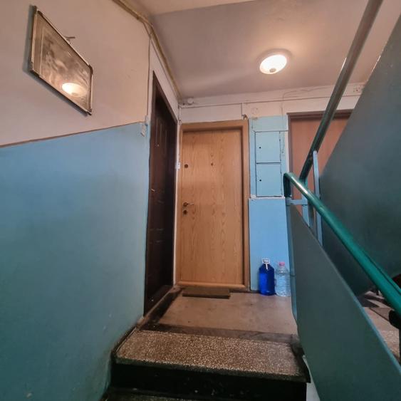 Proprietar vand apartament 3 camere etaj 1 semidecomandat zona Vlahuta 3