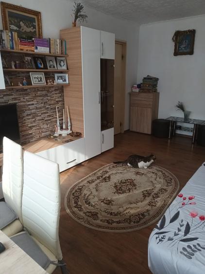 Apartament 4 camere etaj 6/8 cu 2 bai ,2 balcoane si boxa la subsol.