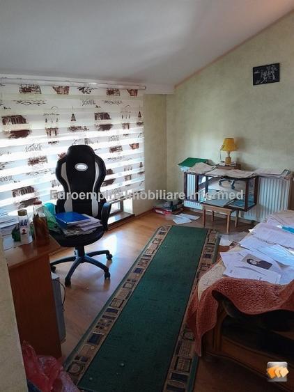 Vilă de vânzare cu 5 camere, regim de înălțime P+1 zona