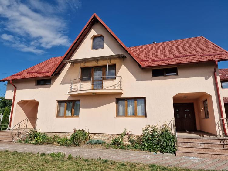 De Vanzare Casa Dumbraveni