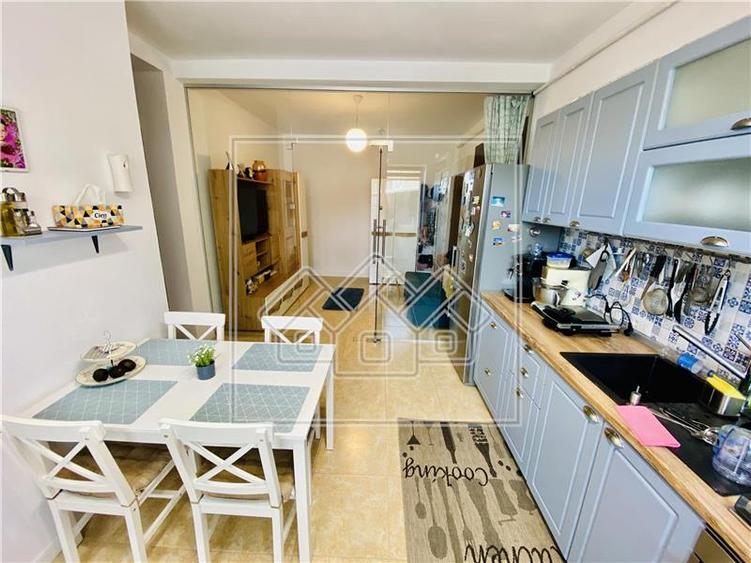 Ap. cu 3 camere cu gradina, situat in zona Calea Surii Mici
