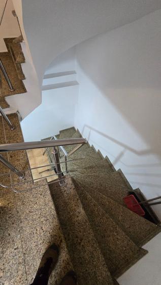 Vila de închiriat, subsol-parter și etajul 1.Vitan Mall